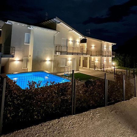 Luxury Villas Gardenia With Private Pool パデンゲ・スル・ガルダ エクステリア 写真