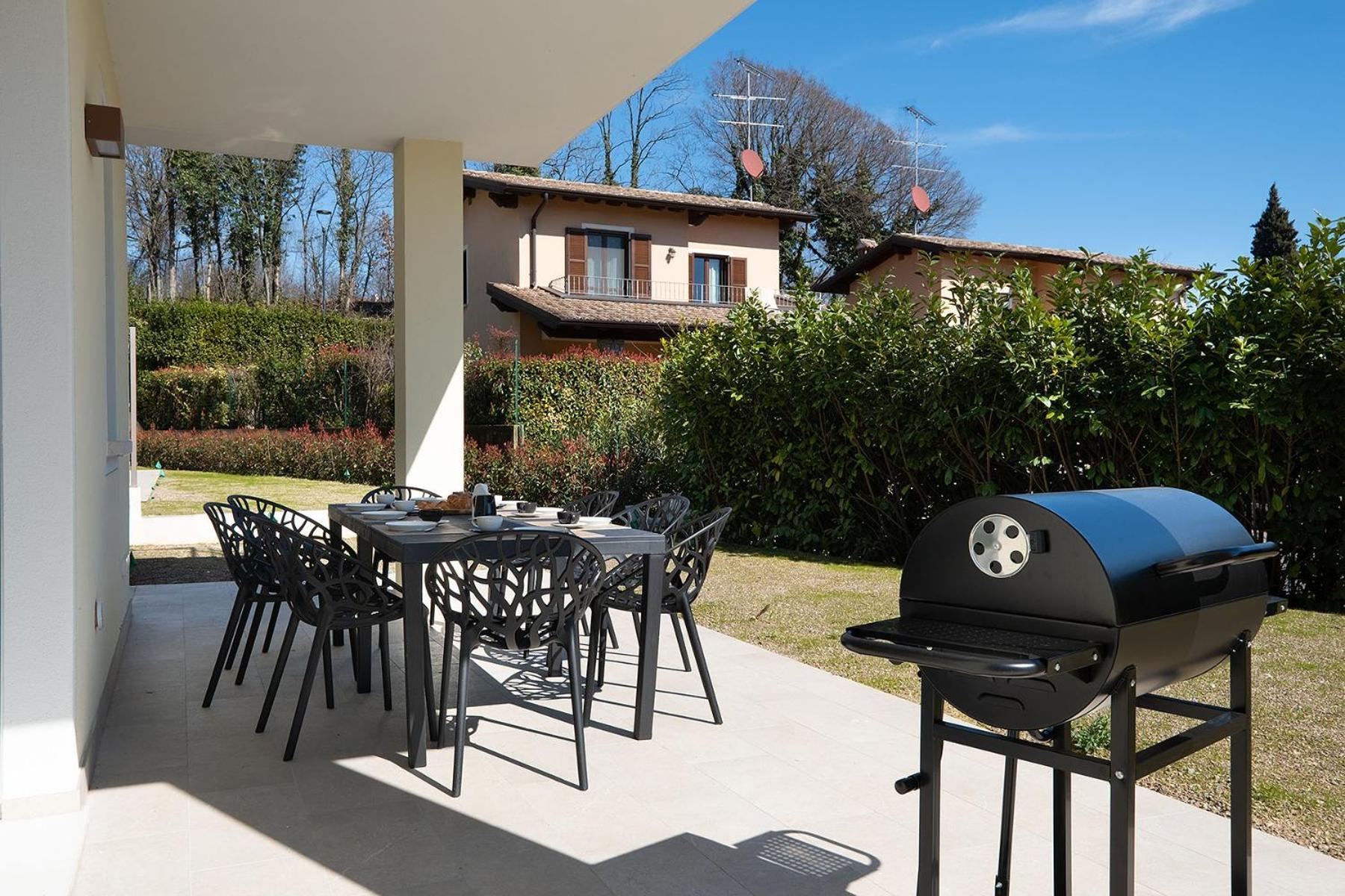 Luxury Villas Gardenia With Private Pool パデンゲ・スル・ガルダ エクステリア 写真