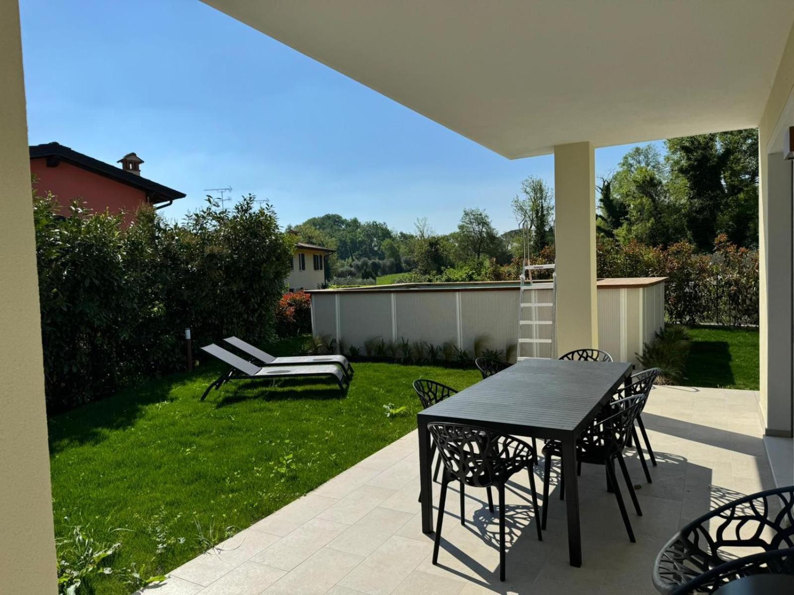Luxury Villas Gardenia With Private Pool パデンゲ・スル・ガルダ エクステリア 写真