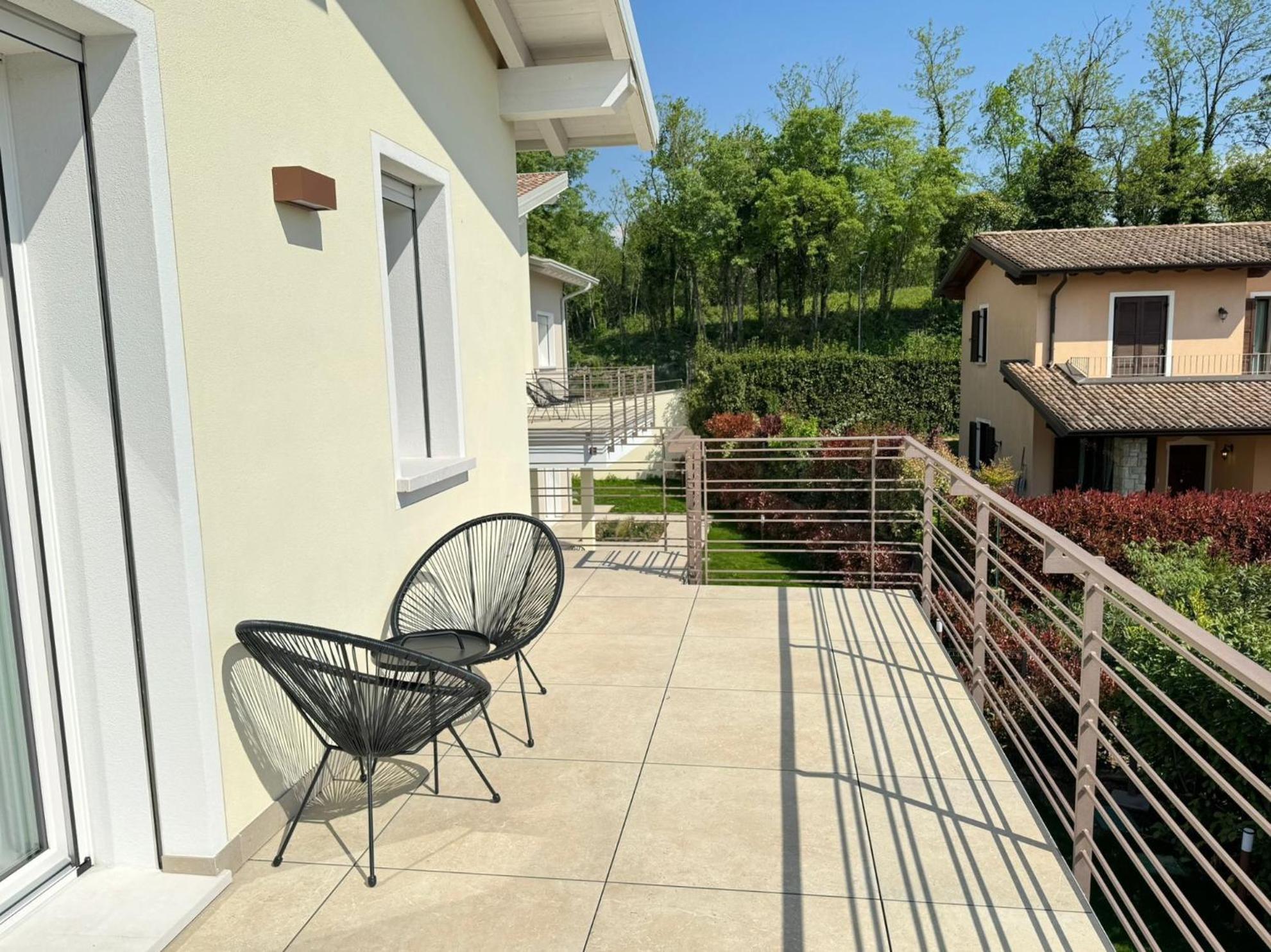 Luxury Villas Gardenia With Private Pool パデンゲ・スル・ガルダ エクステリア 写真