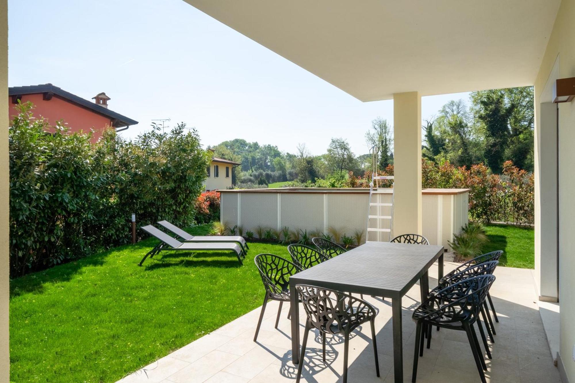 Luxury Villas Gardenia With Private Pool パデンゲ・スル・ガルダ エクステリア 写真