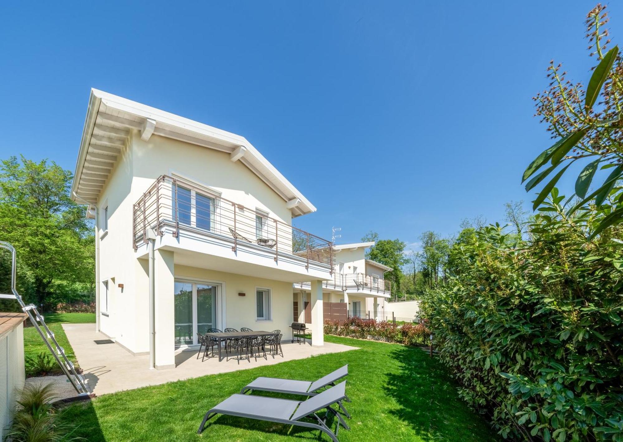Luxury Villas Gardenia With Private Pool パデンゲ・スル・ガルダ エクステリア 写真