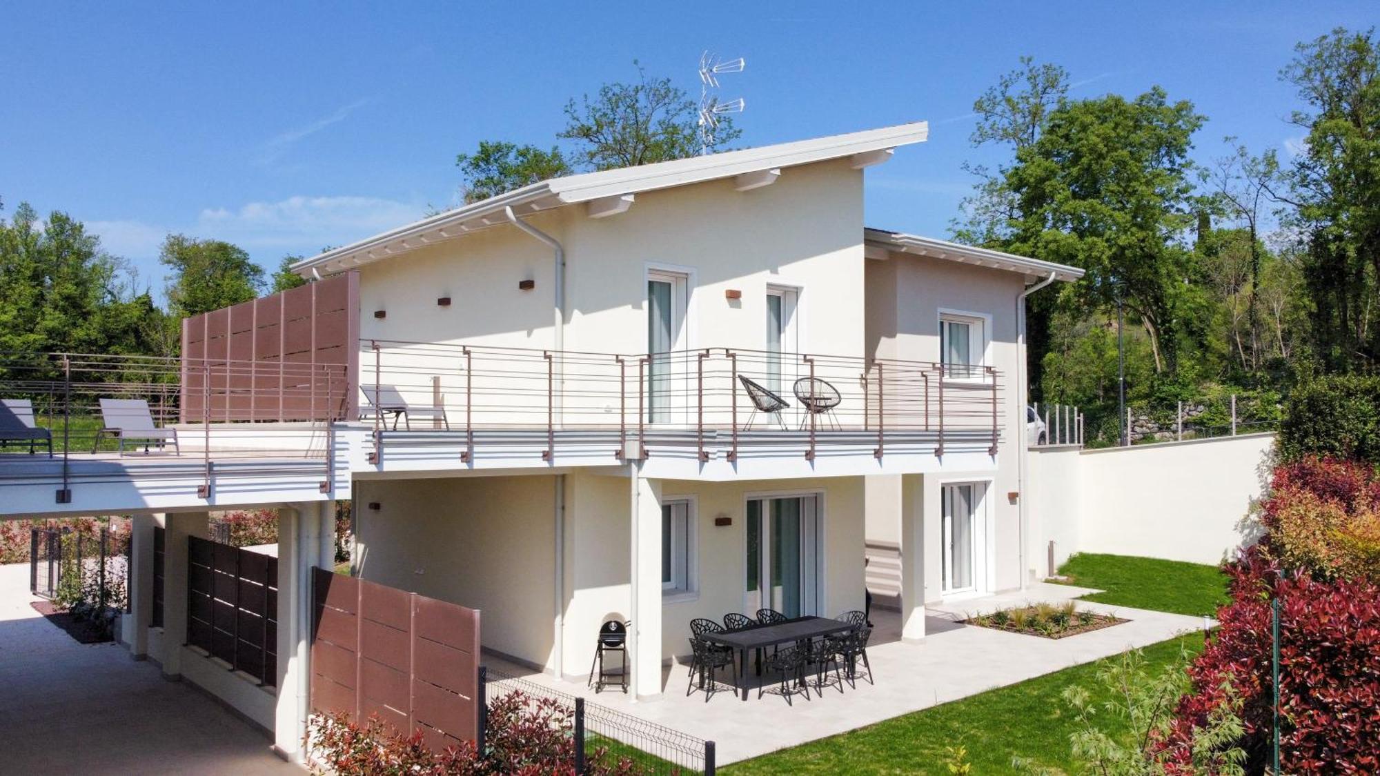 Luxury Villas Gardenia With Private Pool パデンゲ・スル・ガルダ エクステリア 写真