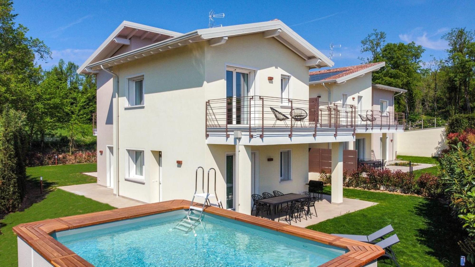 Luxury Villas Gardenia With Private Pool パデンゲ・スル・ガルダ エクステリア 写真
