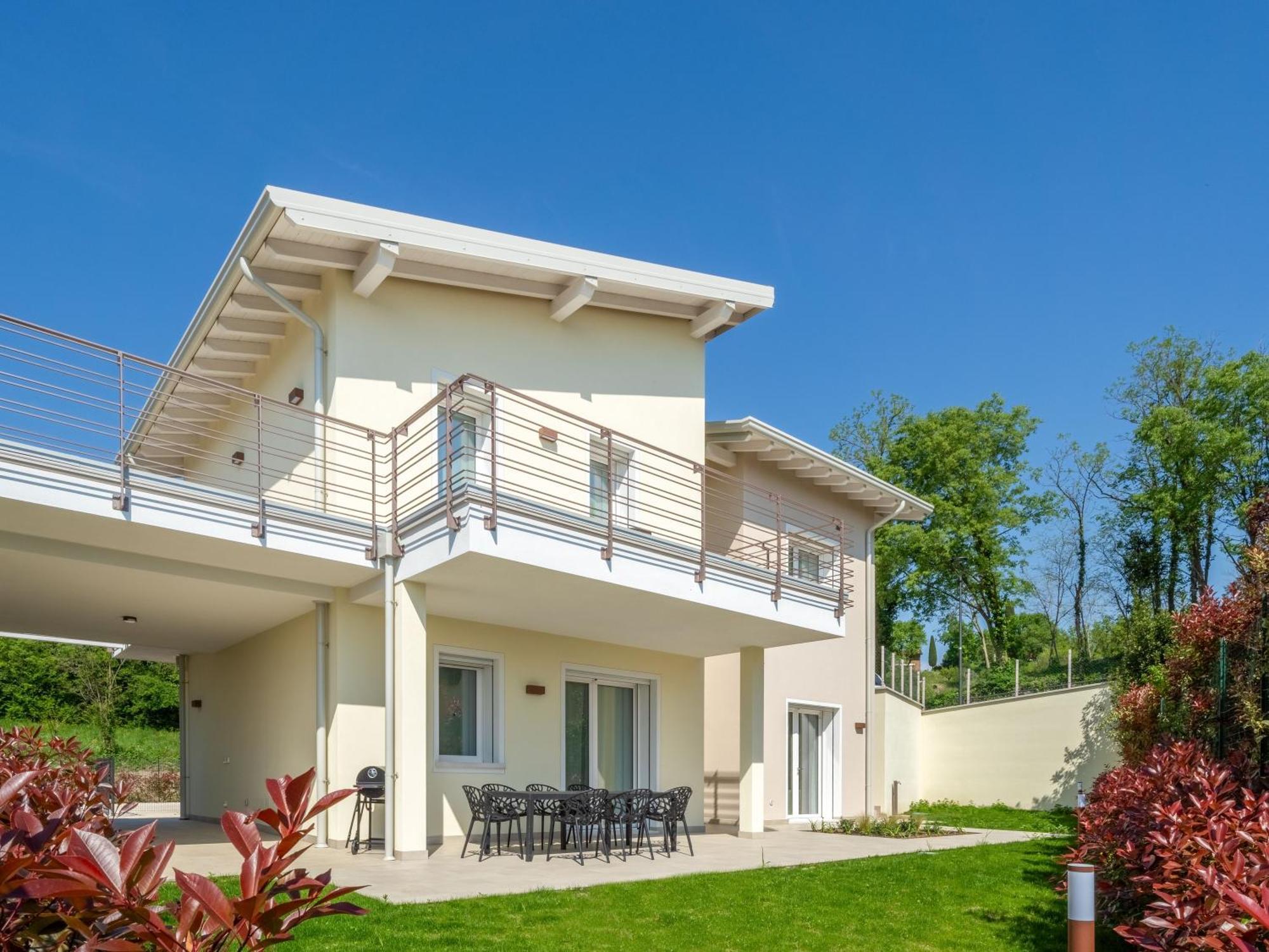 Luxury Villas Gardenia With Private Pool パデンゲ・スル・ガルダ エクステリア 写真