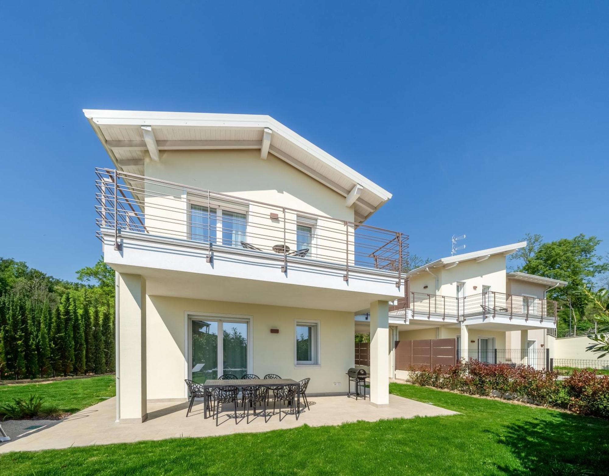 Luxury Villas Gardenia With Private Pool パデンゲ・スル・ガルダ エクステリア 写真