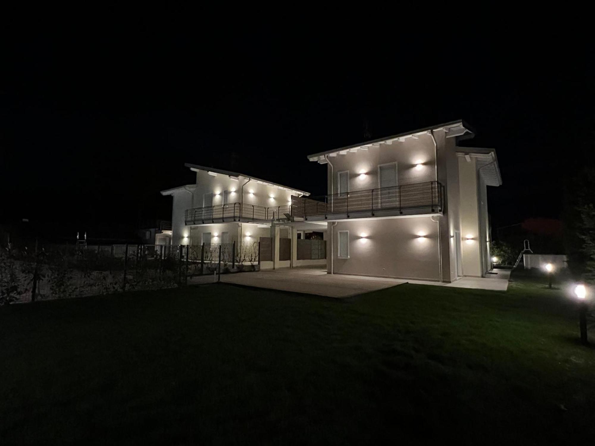 Luxury Villas Gardenia With Private Pool パデンゲ・スル・ガルダ エクステリア 写真