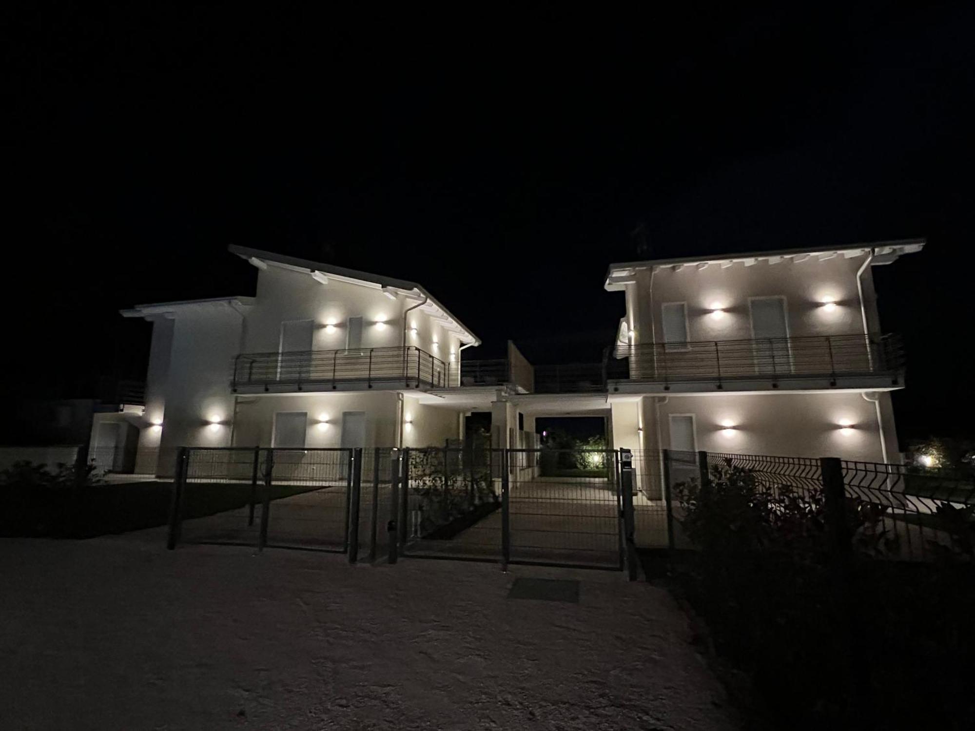 Luxury Villas Gardenia With Private Pool パデンゲ・スル・ガルダ エクステリア 写真