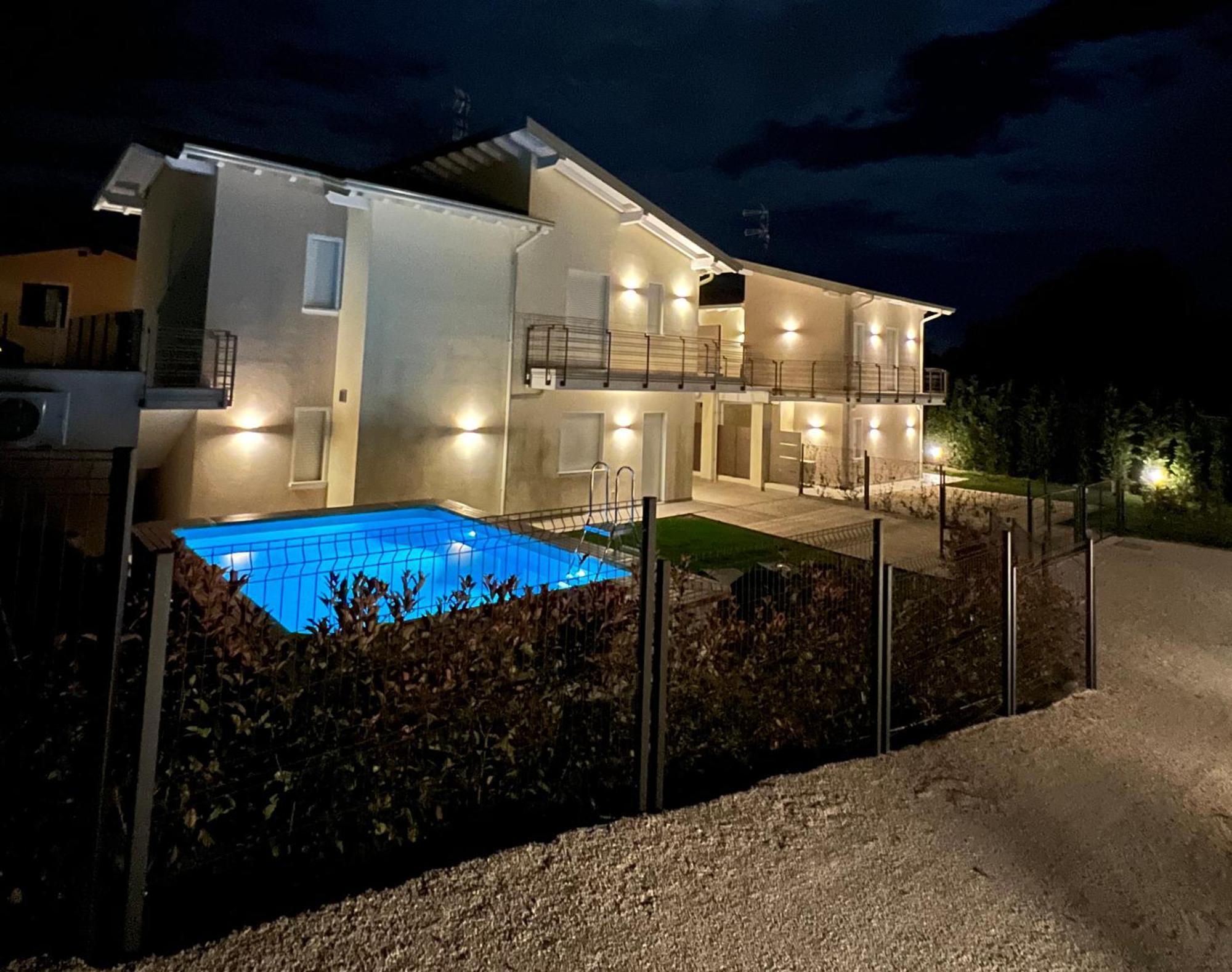 Luxury Villas Gardenia With Private Pool パデンゲ・スル・ガルダ エクステリア 写真