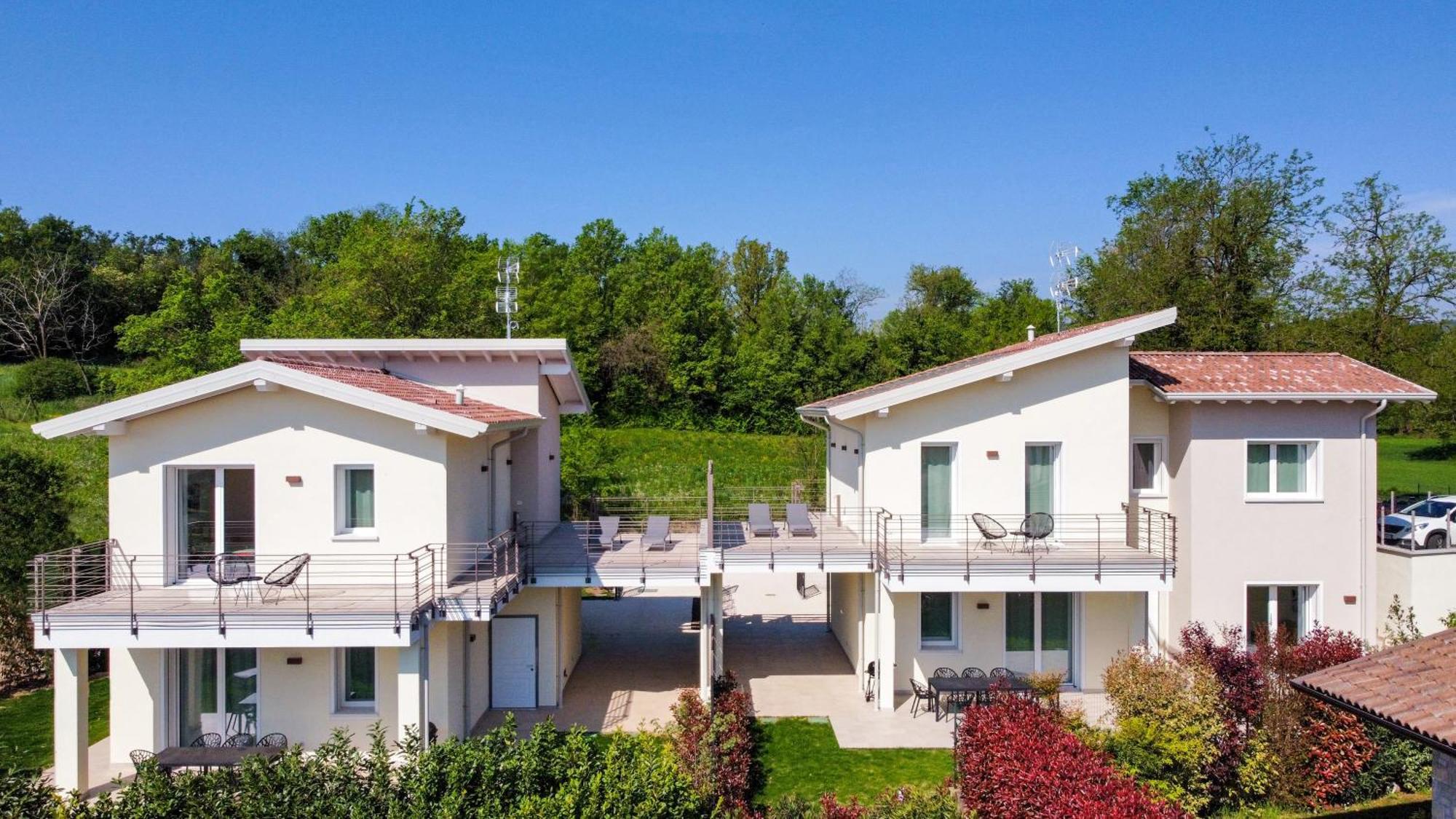 Luxury Villas Gardenia With Private Pool パデンゲ・スル・ガルダ エクステリア 写真